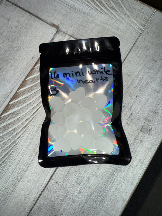 16 Mini White Hearts